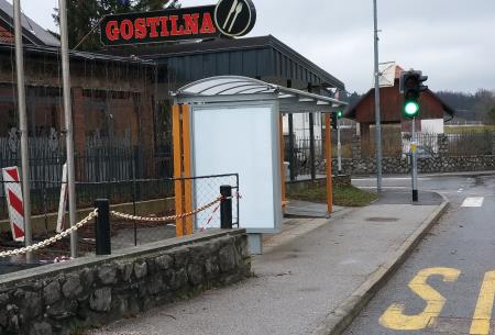 AVTOBUSNO POSTAJALIŠČE NA UNCU 03 FOTO BOŠTJAN  OTONIČAR